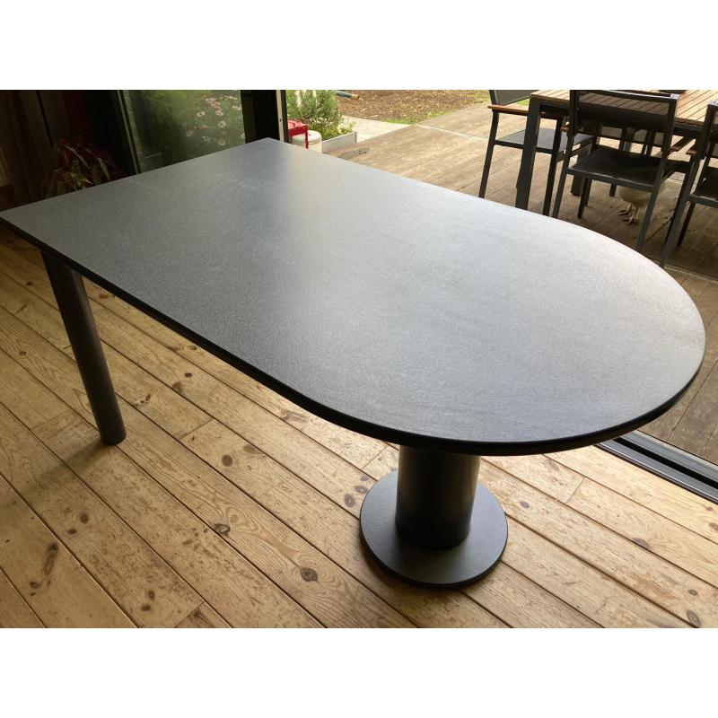 Eettafel met kopse ronding