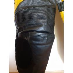 Motorpak: jas   broek XL 120 euro