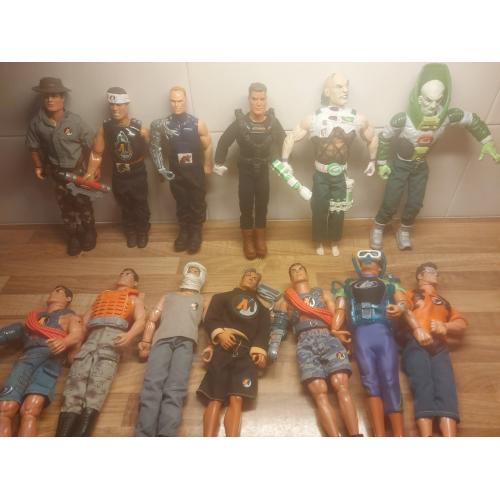 15 action man poppen met vele toebehoren