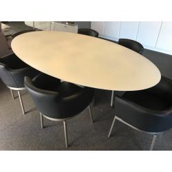 Supermooie moderne eettafel en 6 kuipzetels