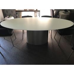 Supermooie moderne eettafel en 6 kuipzetels