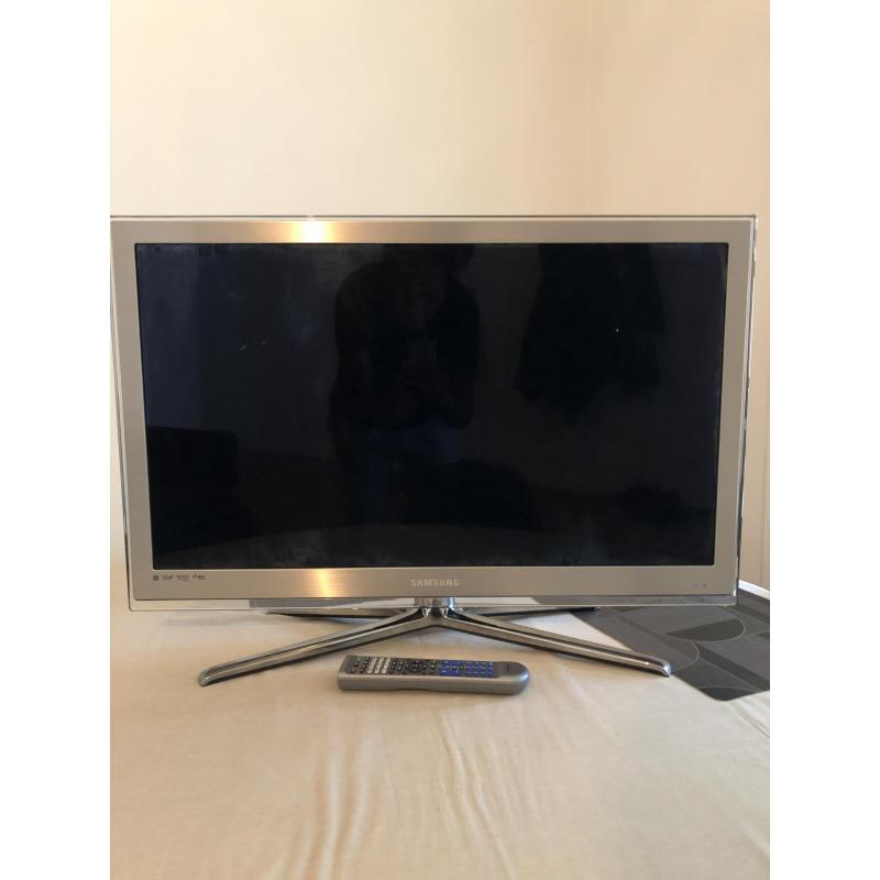 Samsung 32” Silver LCD tv met 1 jaar garantie