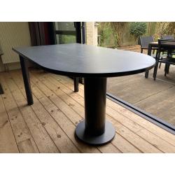 Eettafel met kopse ronding