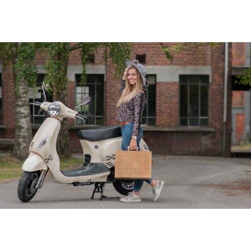 ***Gloednieuwe Venesi crème scooter Klasse A of B***