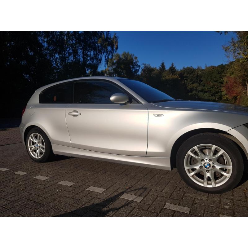 BMW1 in showroomstaat! Weinig km&#039;s en nog 3 jaar LEZ vrij