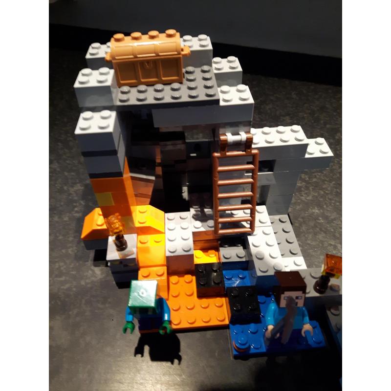 Lego Mincecraft De Grot - 21113