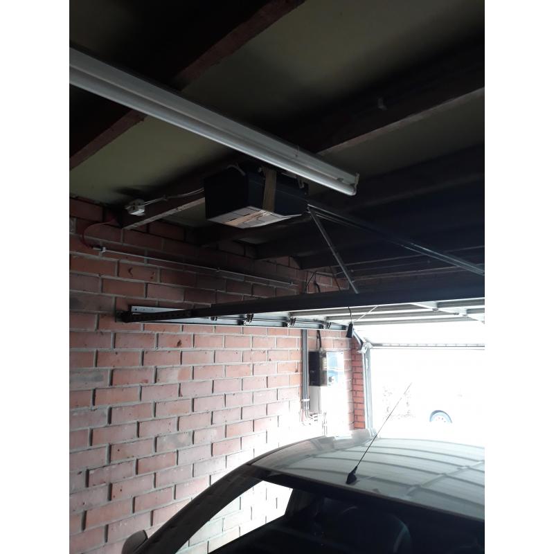 Garage Te Huur in Boom/ Sectionale poort afstandsbediening