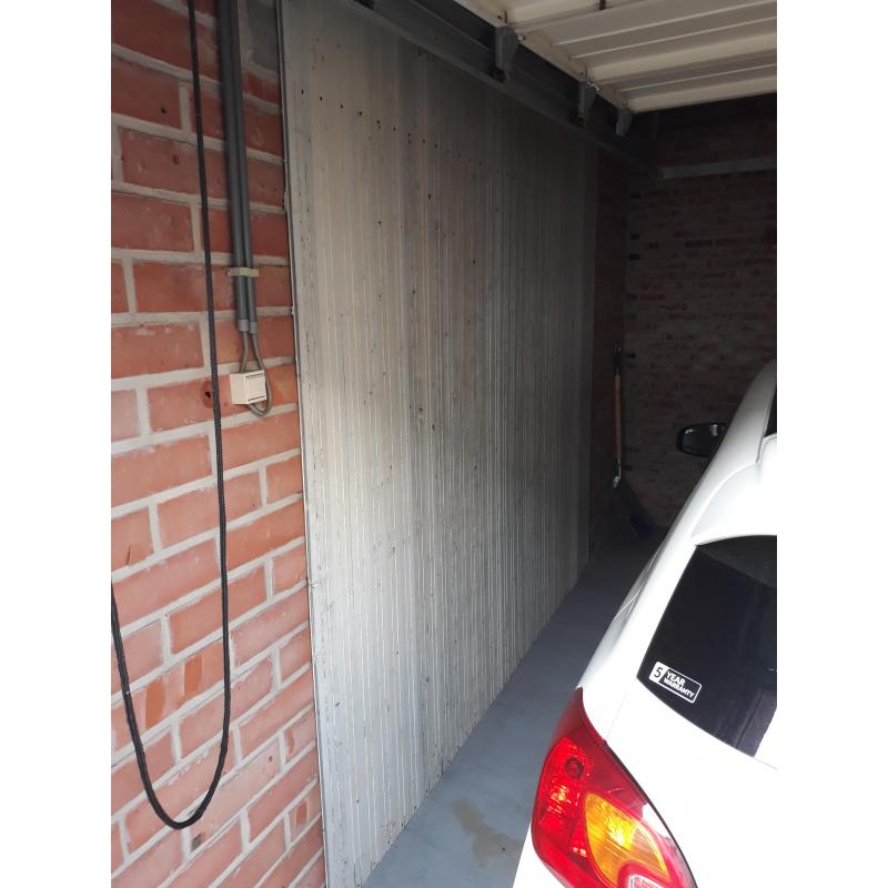 Garage Te Huur in Boom/ Sectionale poort afstandsbediening