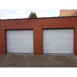 Garage Te Huur in Boom/ Sectionale poort afstandsbediening