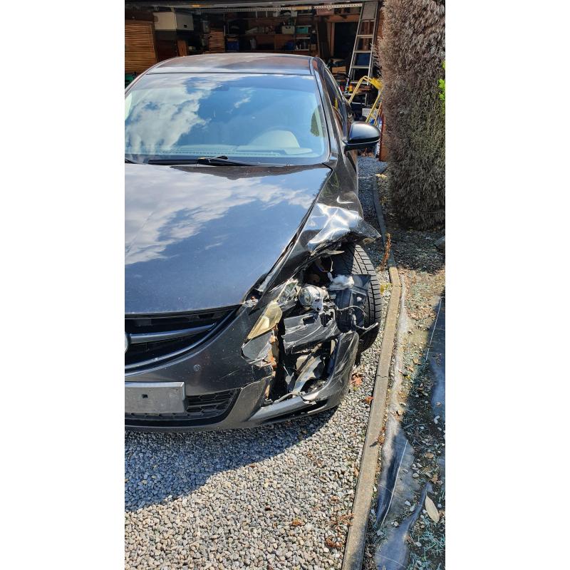 Mazda 6 hatchback Sport zwart diesel 2.2 geaccidenteerd