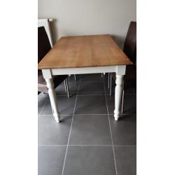 Eettafel en 6 mooie stoelen