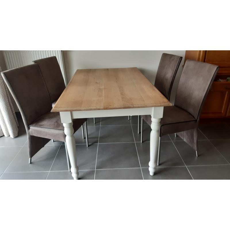 Eettafel en 6 mooie stoelen