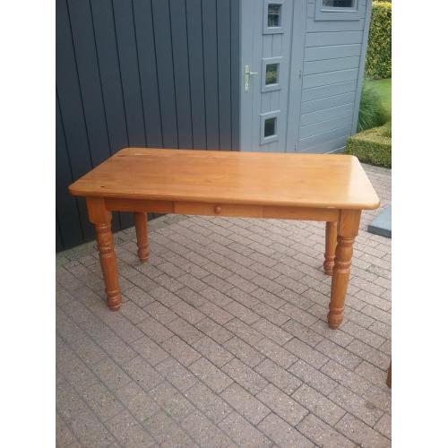 Eettafel met 4 stoelen (hout = green)