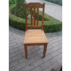 Eettafel met 4 stoelen (hout = green)