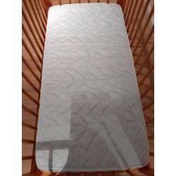 Kinder-/Babybed met matras e.a.