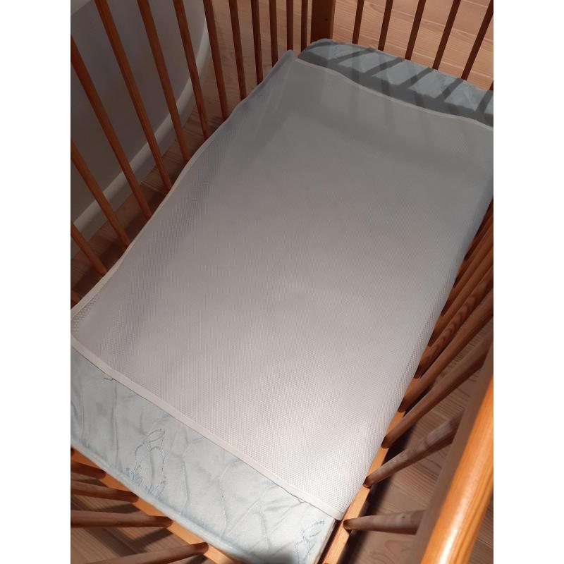 Kinder-/Babybed met matras e.a.