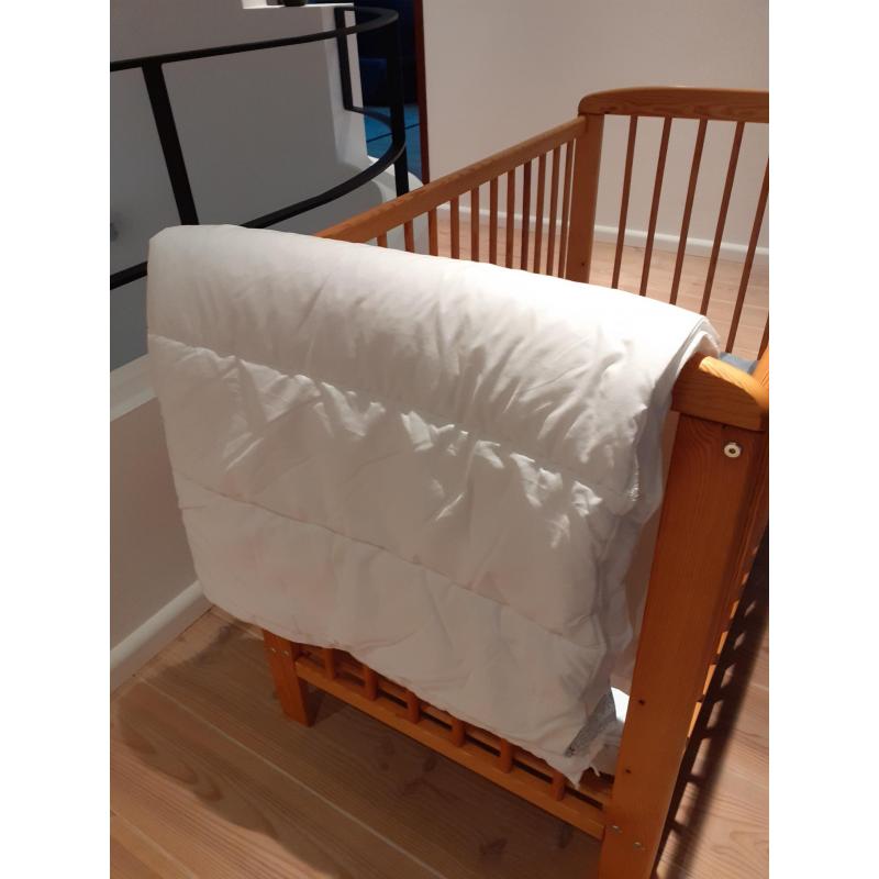 Kinder-/Babybed met matras e.a.