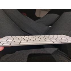 Apple Magic Keyboard - A1644 (MLA22B/A) Wireless Bluetooth -