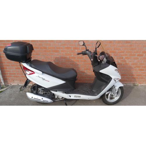 mooie scooter sym 125 cc
