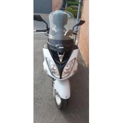 mooie scooter sym 125 cc