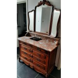 Antieke commode