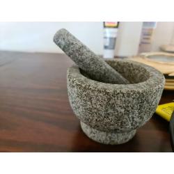 2 pestle and mortar(s)