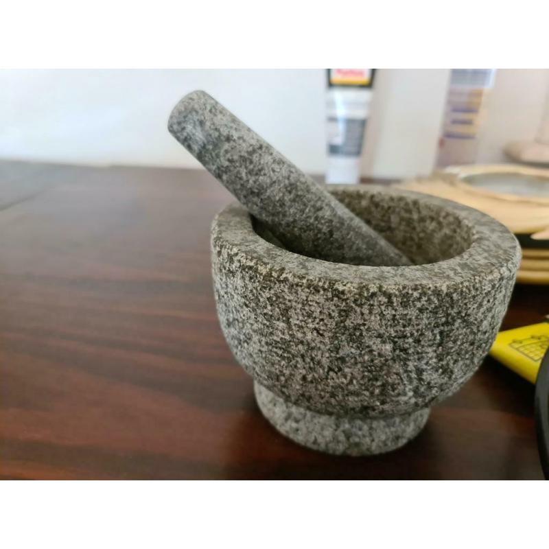 2 pestle and mortar(s)