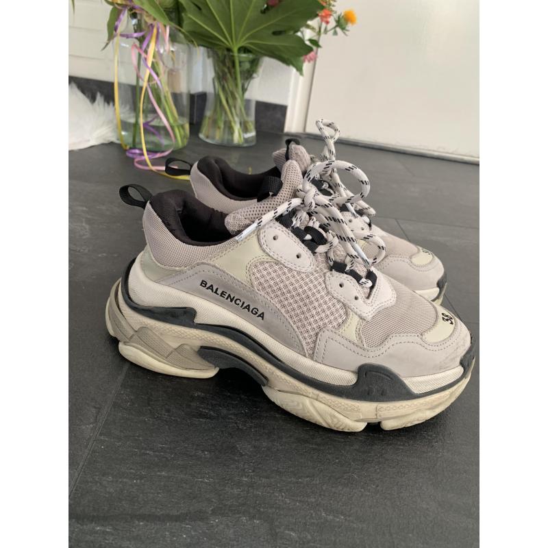 Balenciaga triple s beige damesschoenen