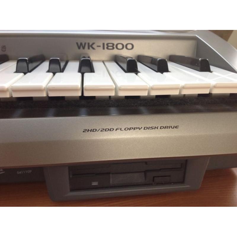 Casio WK-1800 - Digitale Piano met 76 aanslaggevoelige toetsen, 232 sounds, 130 ritmes, Synthesizer functie en MIDI