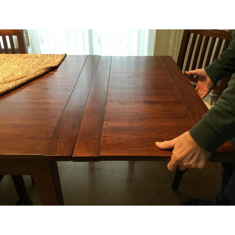 Mooi oud teak rechthoekige tafel en stoelen