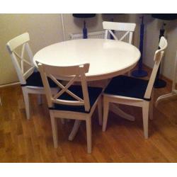 Liatorp vitrinekast, buffetkast, tafel en 4 stoelen