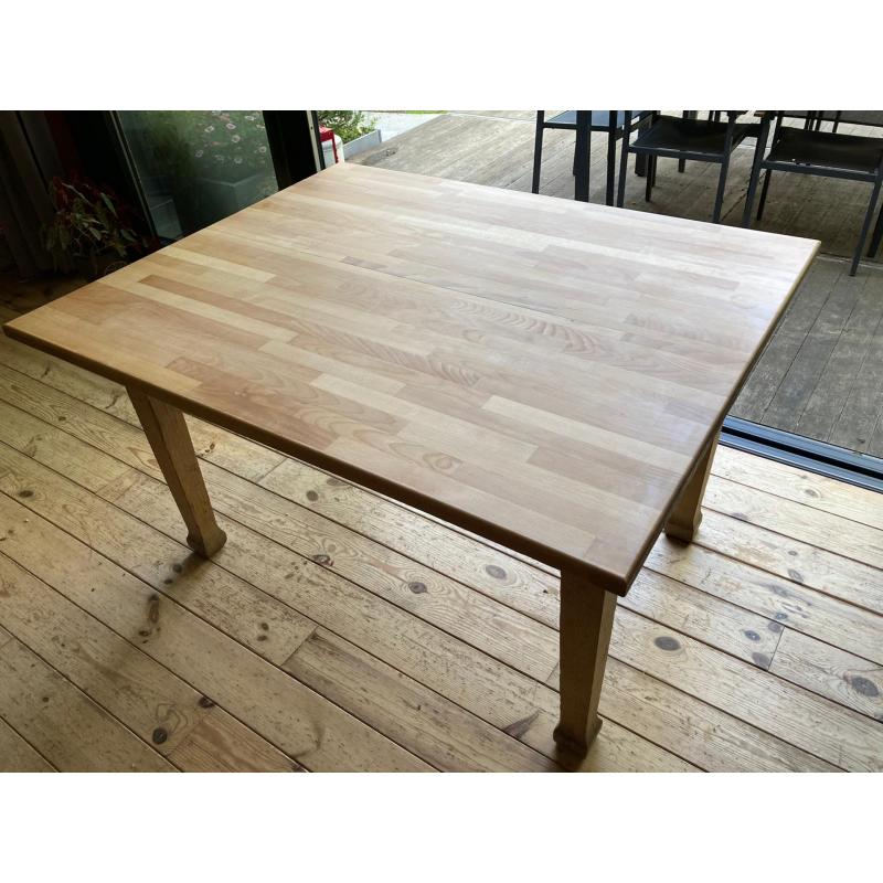 Houten eettafel