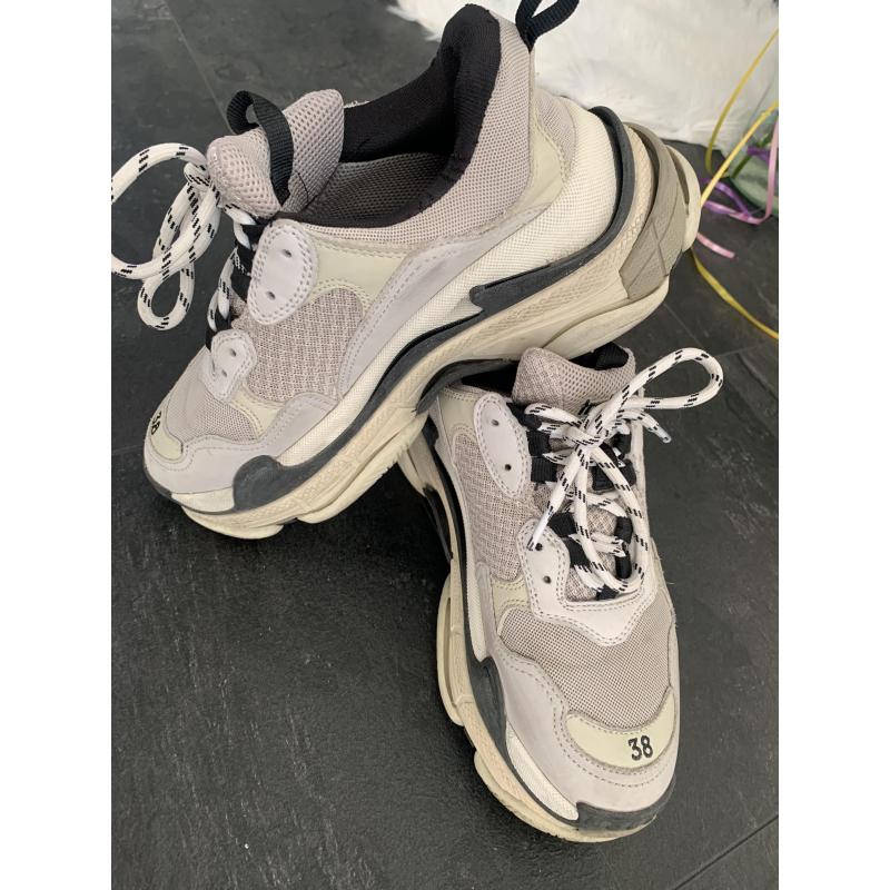 Balenciaga triple s beige damesschoenen