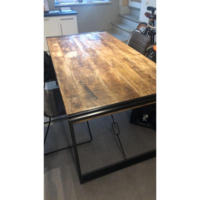 Mooi houten eetafel van Giga meubel