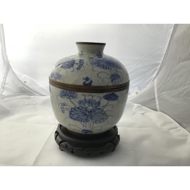 Chinese Porseleinen urn of pot
