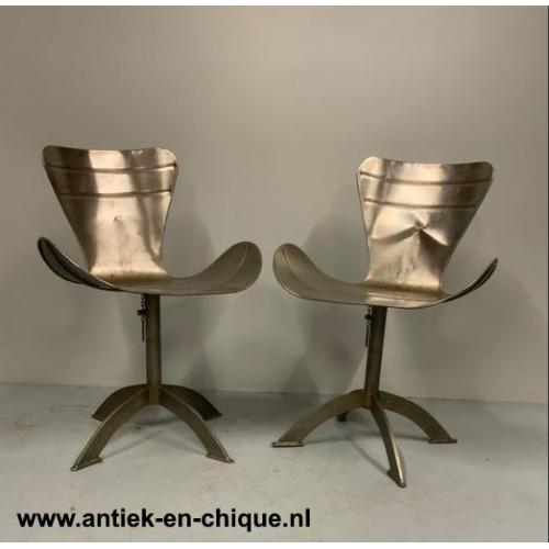2 Unieke super stoere stalen design stoelen