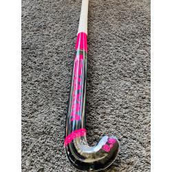 Hoge kwaliteit nieuwe lage boog veld hockey met 100% Carbon . Length 36,5 37 en 37,5