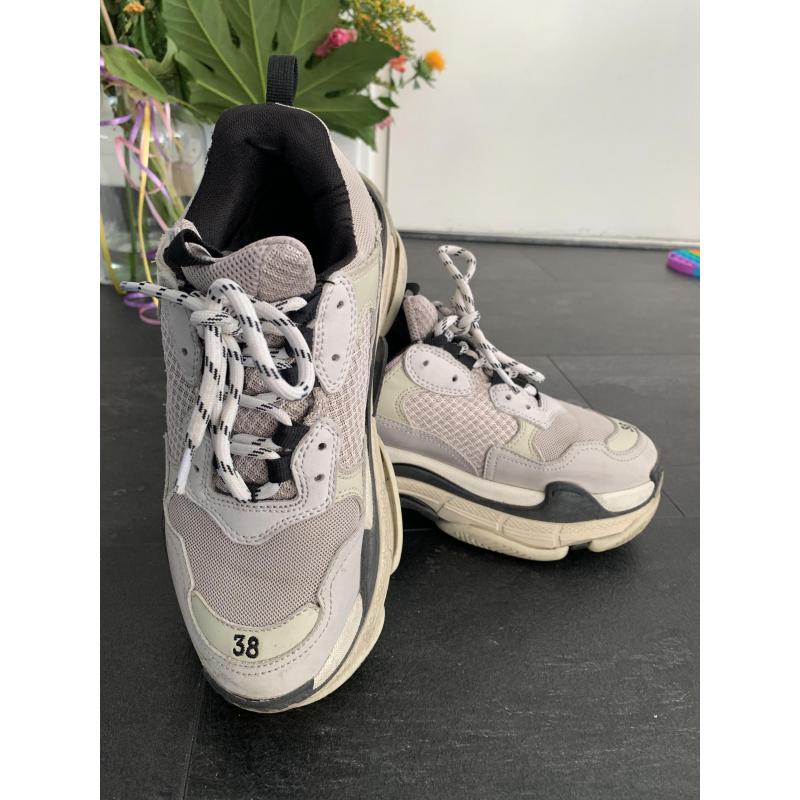 Balenciaga triple s beige damesschoenen