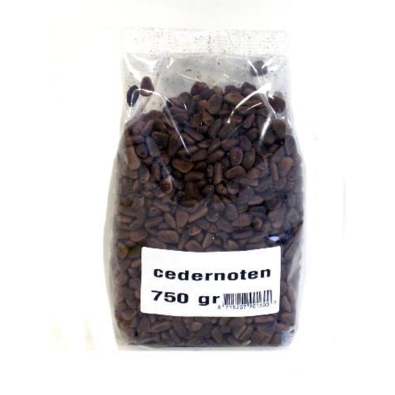 Cedernoten 750 GR