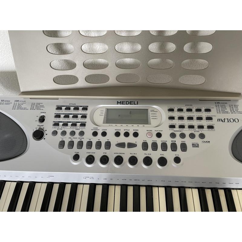 Keyboard Medeli MD100 (met standaard)