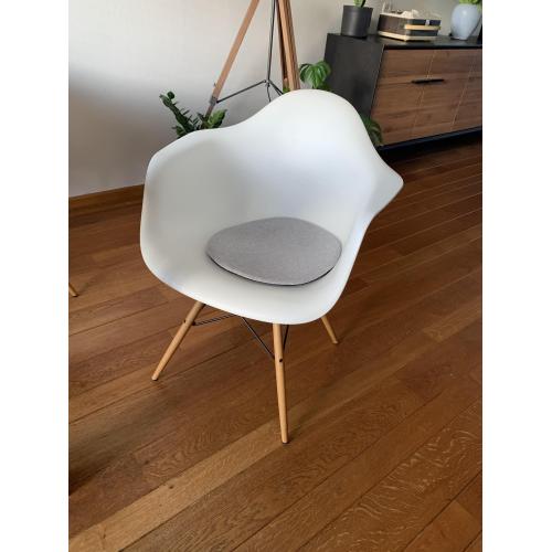 4 Eames Vitra stoelen met kussens!