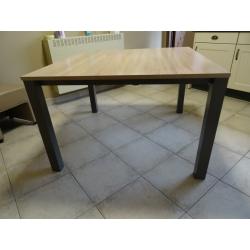 keukentafel  120 x 120 vierkant