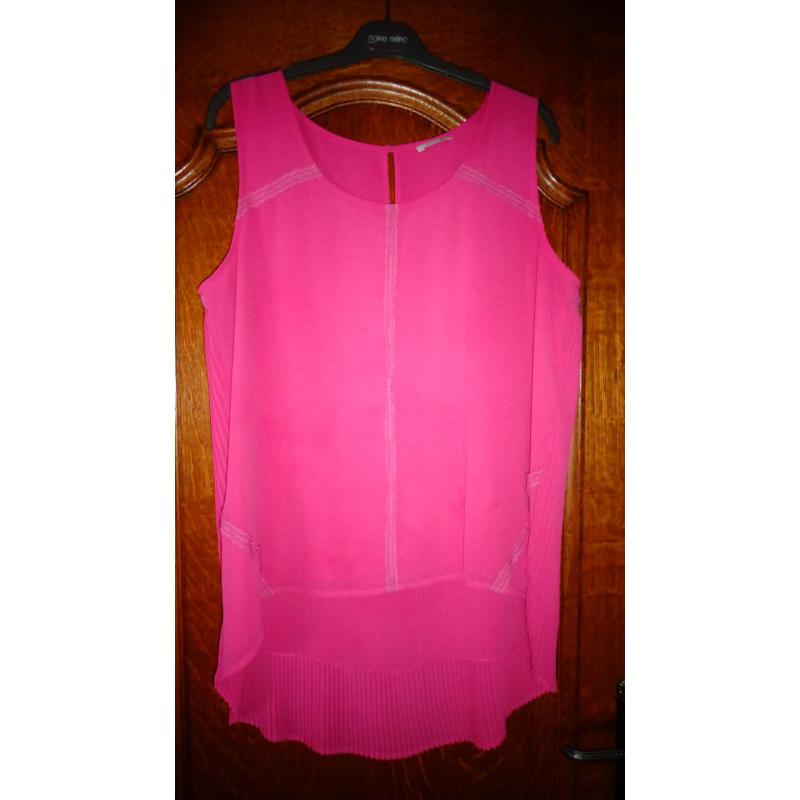 Roze blouse-top met plissé rugpand