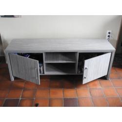 Te koop: tv-kast