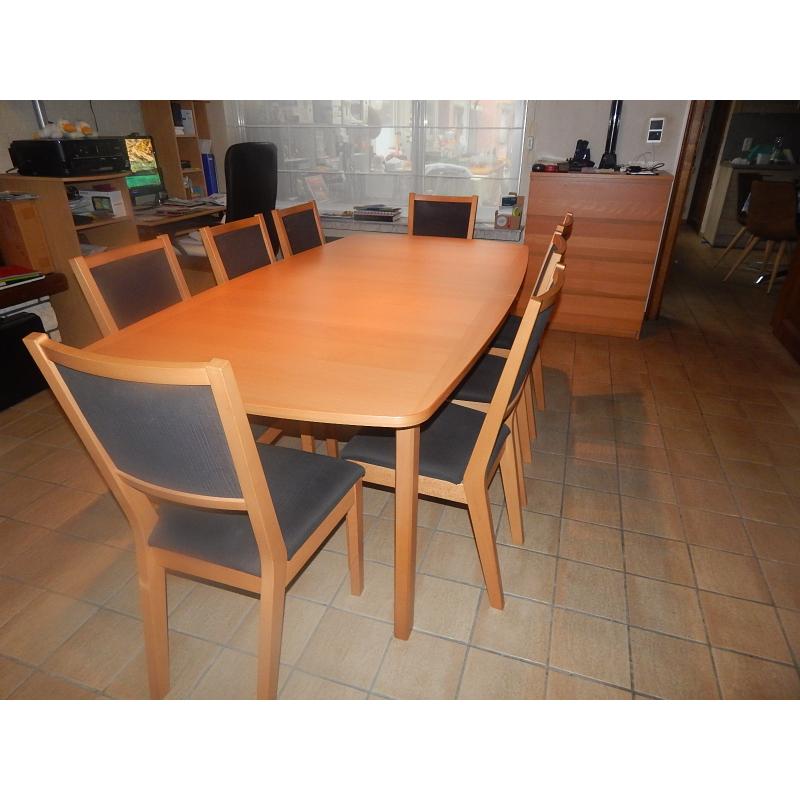 tafel   stoelen