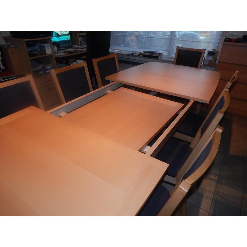 tafel   stoelen