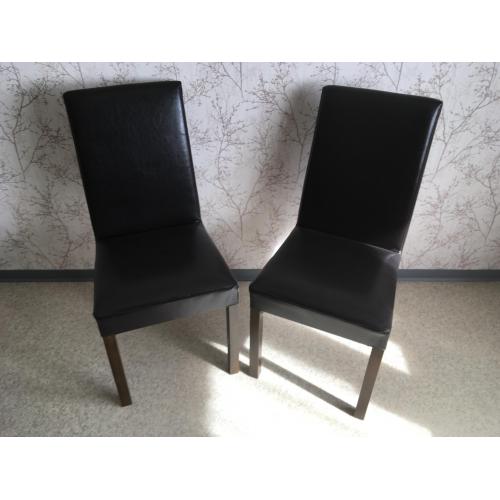 Set van donker bruine Stoelen