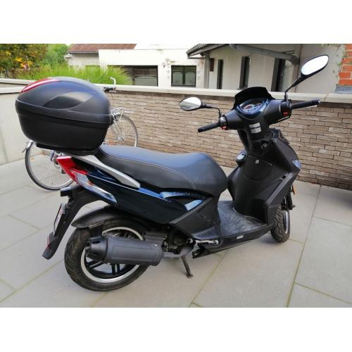 Te koop mooie Kymco Agility 16  50 uit 2021 zgan