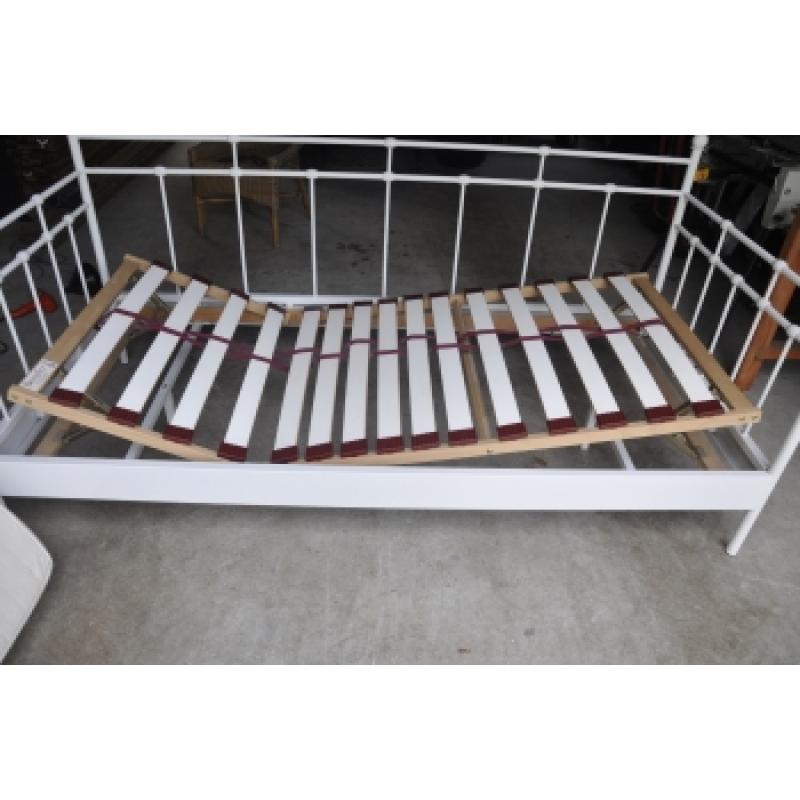 Metalen spijlen bed 90 x 200 cm (echt als nieuw)  Hooglans wit