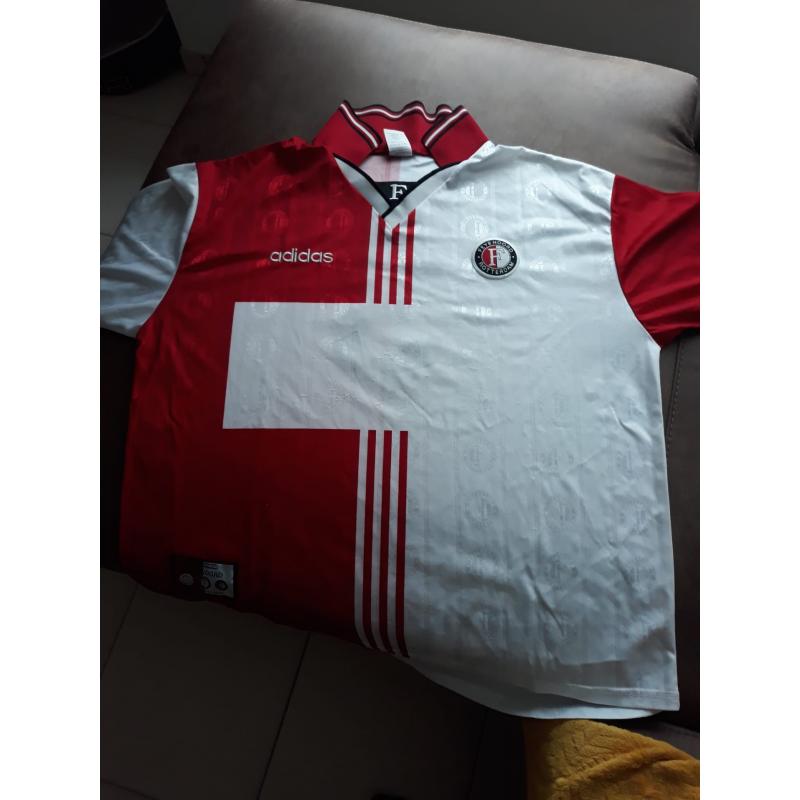 Voetbalshirts te koop